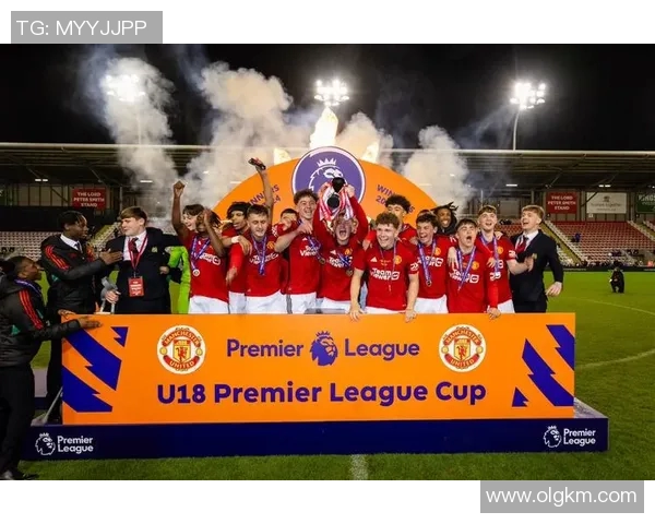 曼联战术分析：从防守反击到控球战术的演变与应用探讨